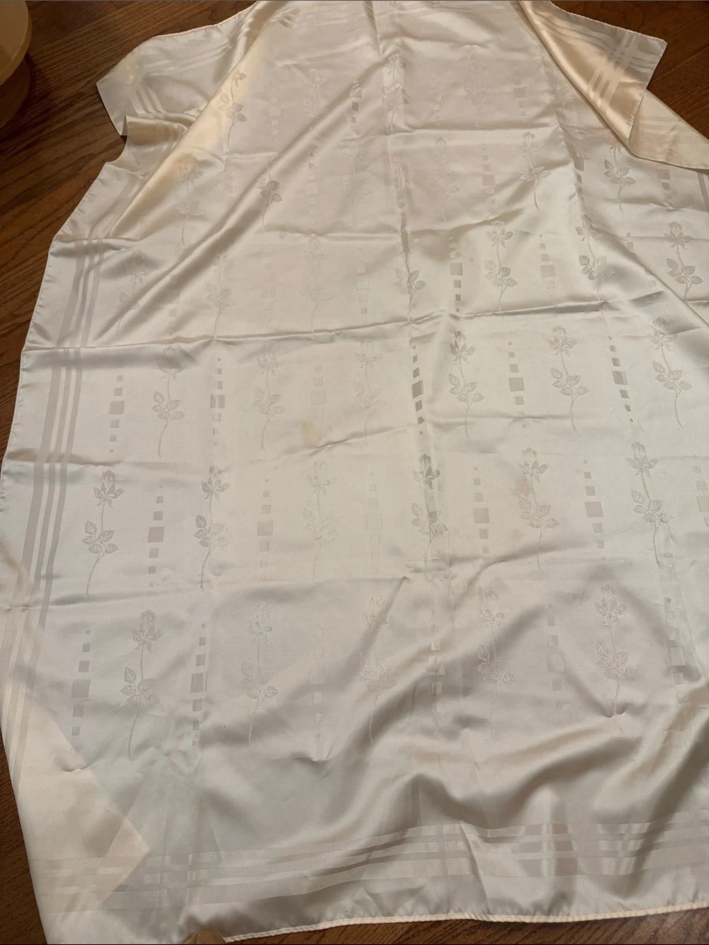 Elegant light peach Floral vintage tablecloth. 69x54